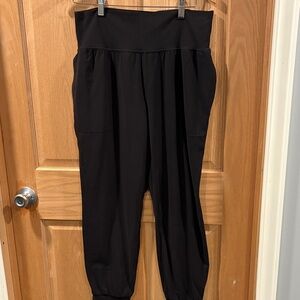 Athleta salutation Black High-Waisted Joggers